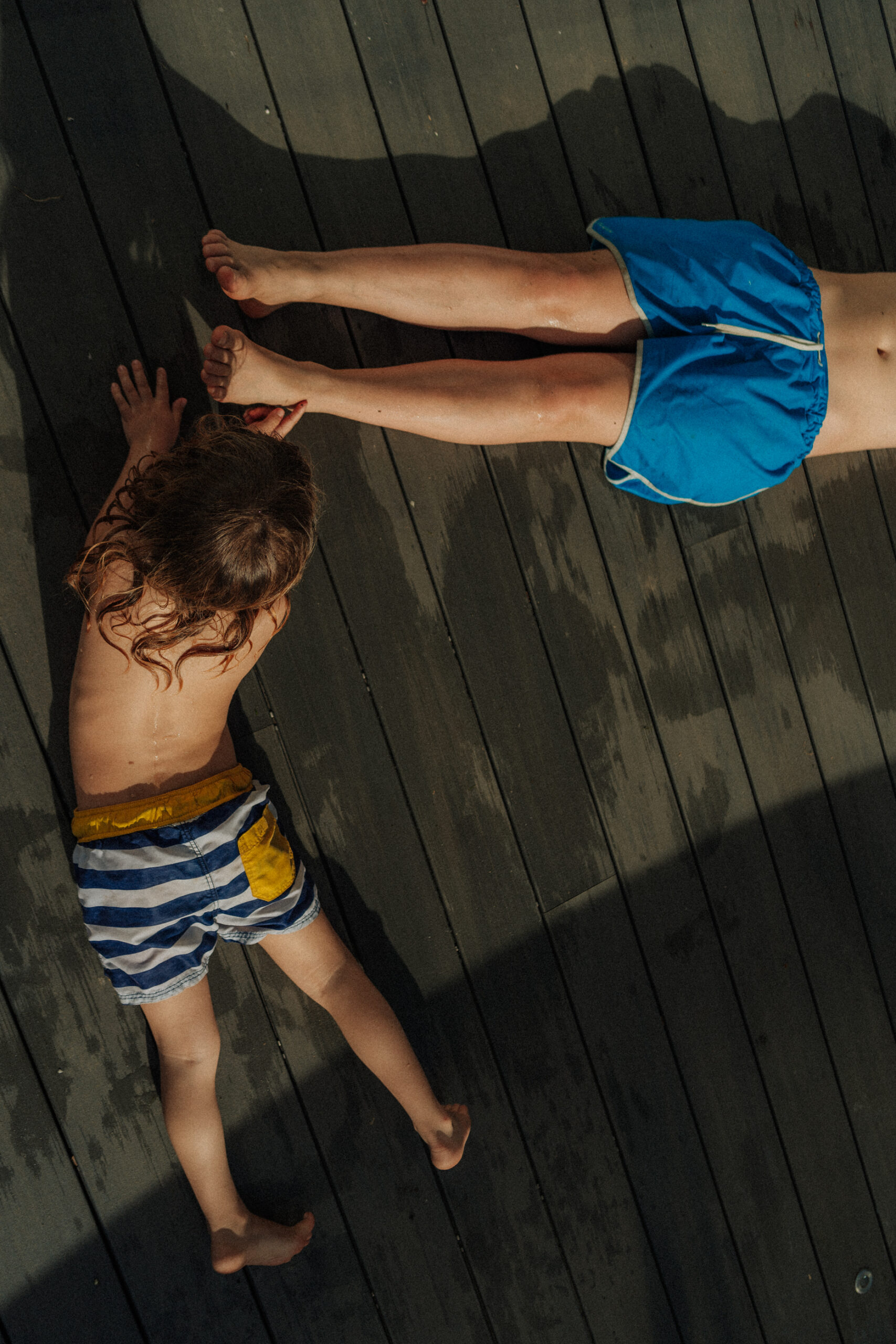 les fr&egrave;res qui se s&egrave;chent soleil