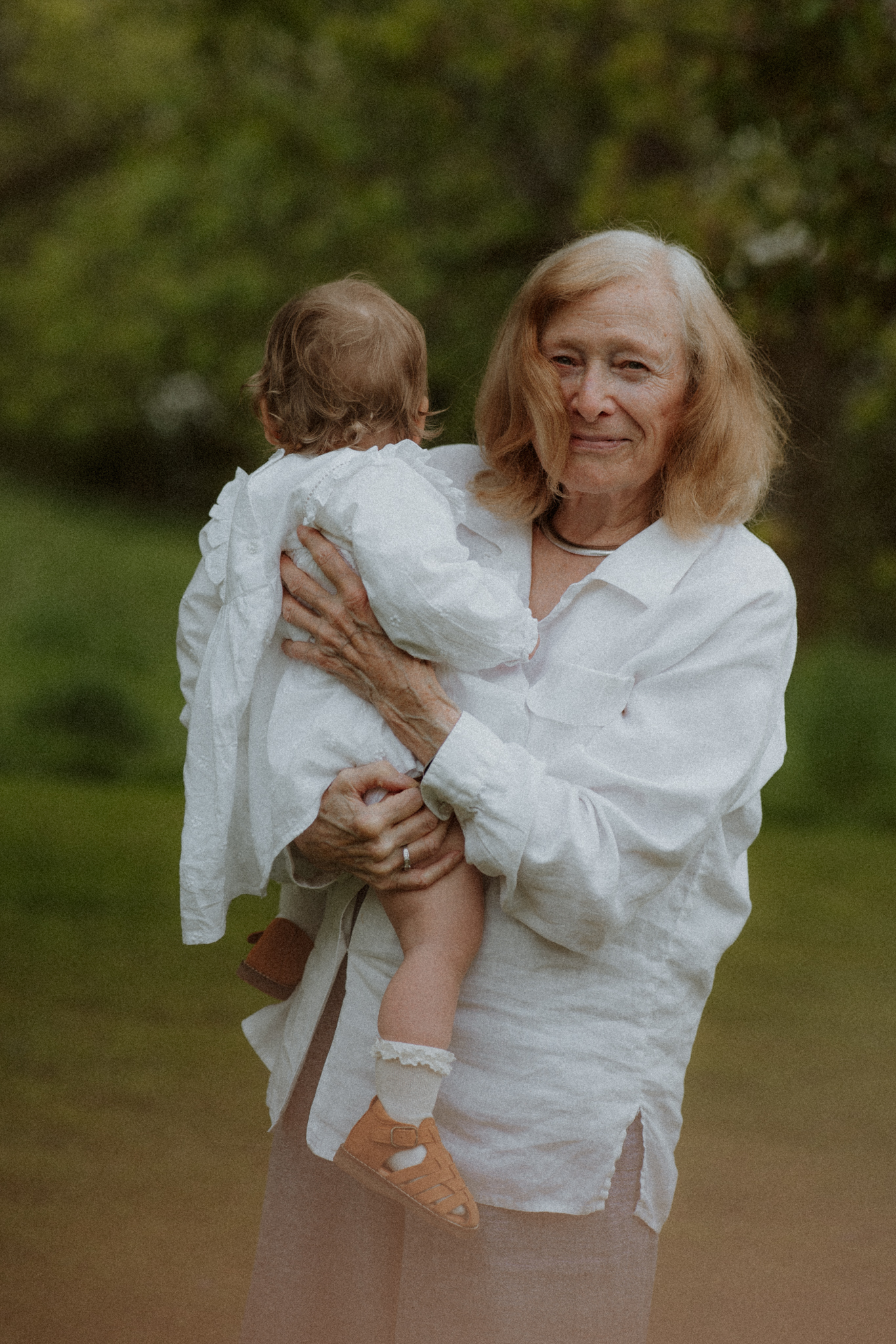 Une petite-fille et sa grand-m&egrave;re